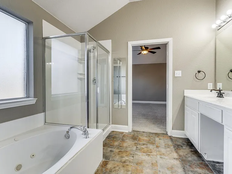 1241 Millers Creek Dr — Photo 11