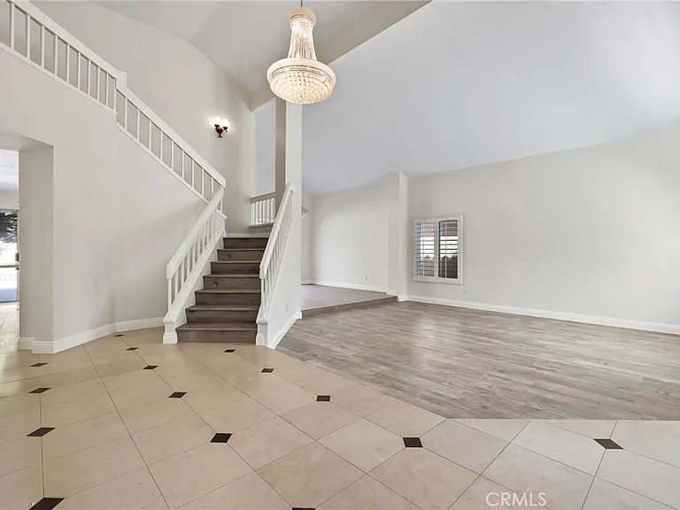 14 Fair Elms — Photo 9