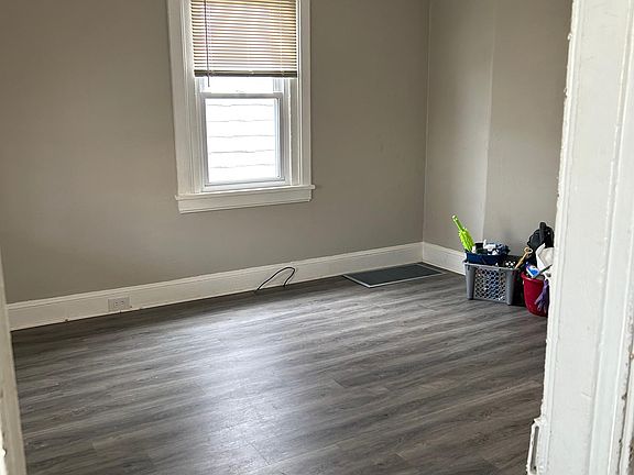 4th image of 21 S Warner Ave