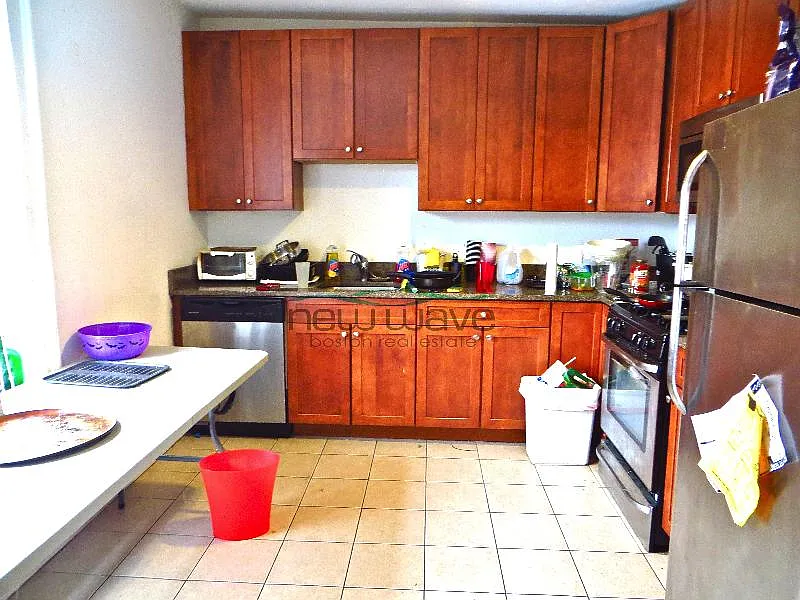 4 bed, 9999 sqft, $4,600 — Photo 3