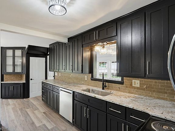 2nd image of 3477 Kinsley Dr NE