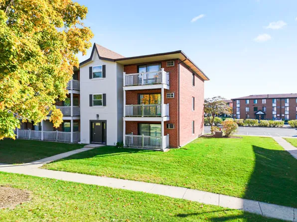 291 Gregory St APT 6, Aurora, IL 60504