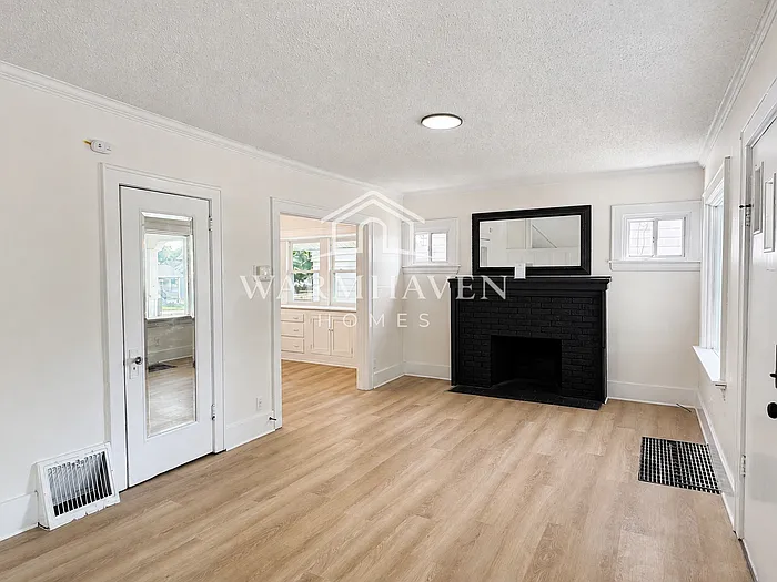 3 bed, 2.0 bath, 1453 sqft, $1,795 — Photo 3