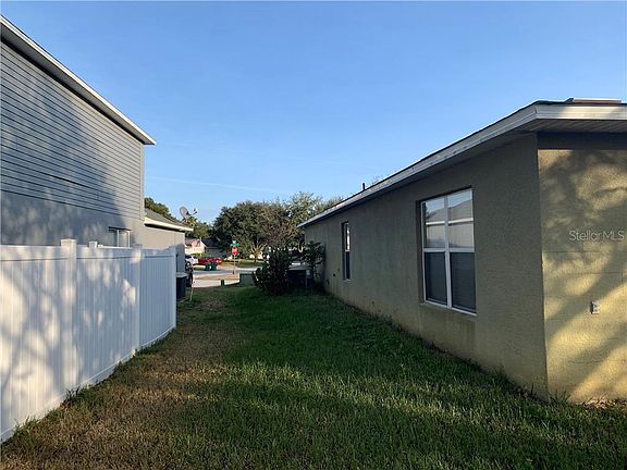 3rd image of 868 Vanderbilt Dr