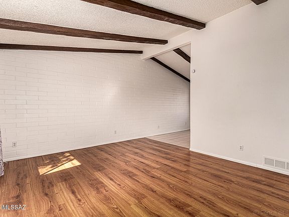 5th image of 321 E Blacklidge Dr