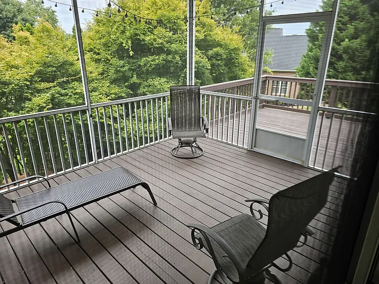 212 Medford Dr — Photo 8