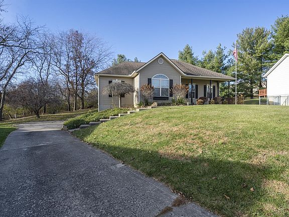 2nd image of 116 Robin Ln