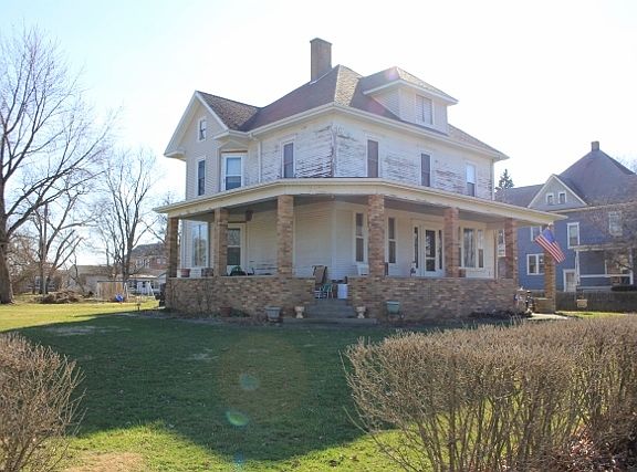 2nd image of 130 E Walnut St