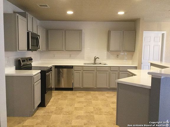 5th image of 1006 Saxonhill Dr