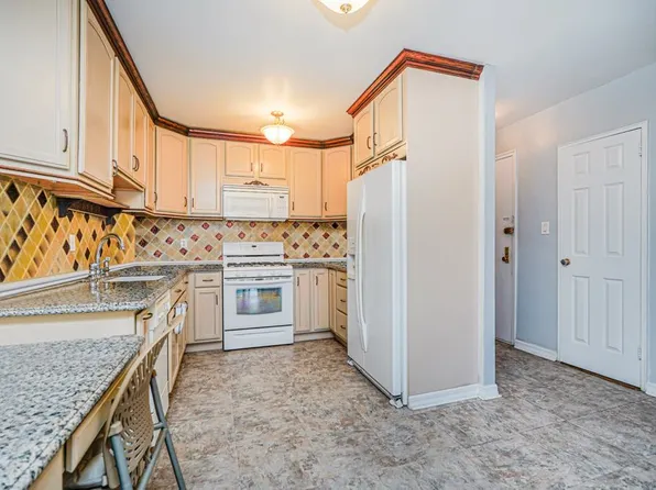 2265 Gerritsen Avenue image 5 of 11