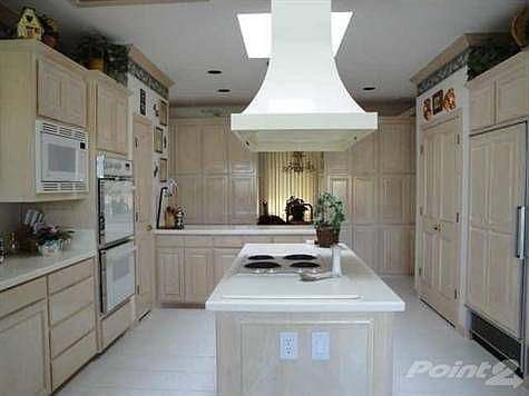 3rd image of 8416 Golf Club Cir