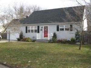 570 S 9th St, Lindenhurst, NY, 11757