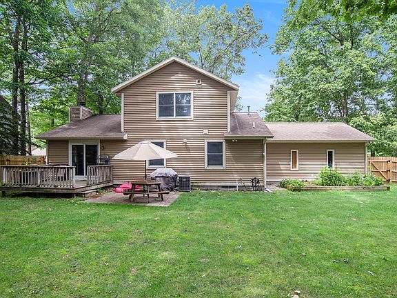 4th image of 15226 Grand Oak Dr
