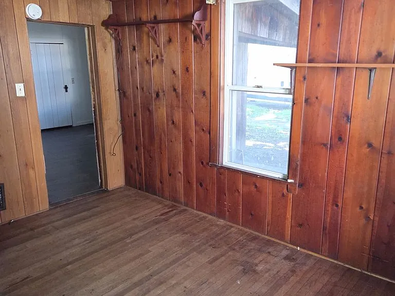 730 E McClure Ave — Photo 4