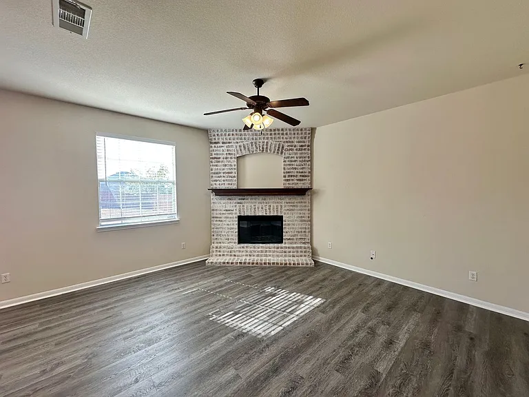 202 Crowfoot Dr — Photo 12
