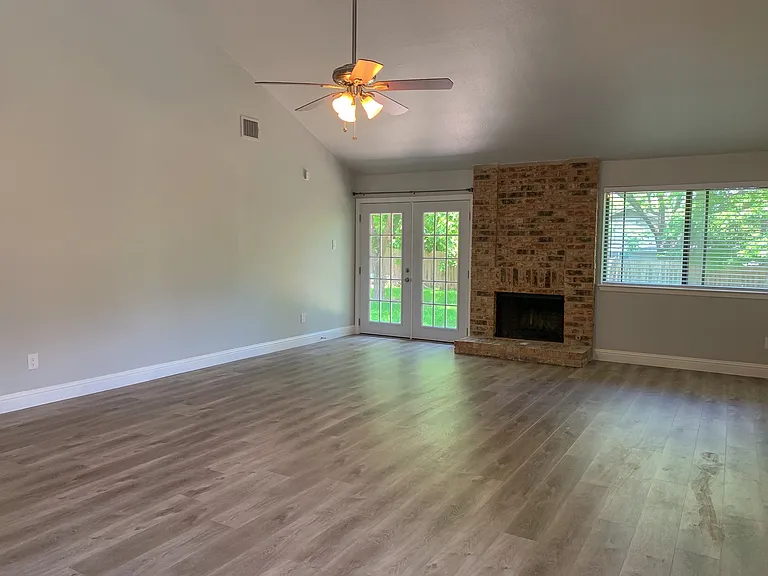 1604 Holstein Dr — Photo 6