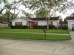 13519 Oakwood Ln, Sugar Land, TX 77498