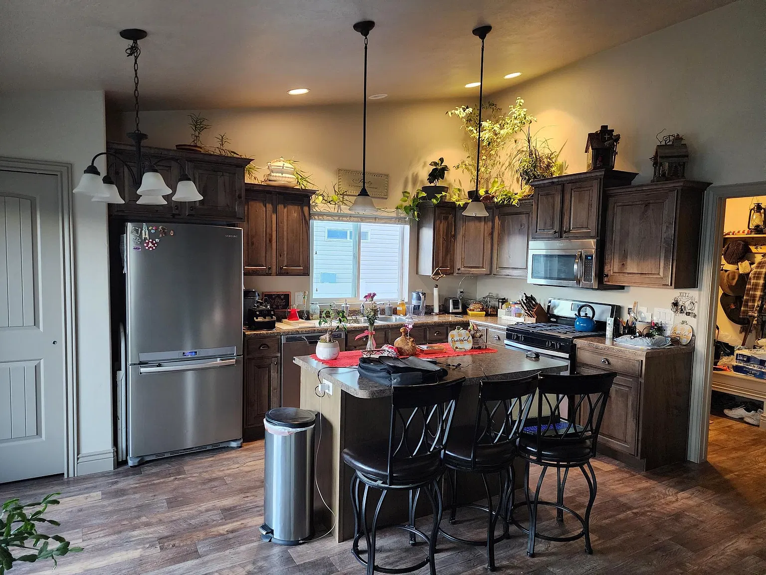 3 bed, 1700 sqft, $1,500 — Photo 1