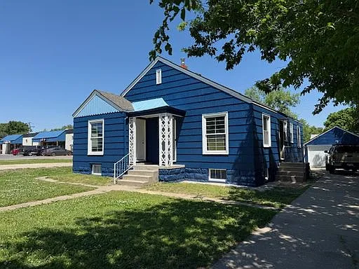 2 bed, $900 — Photo 1