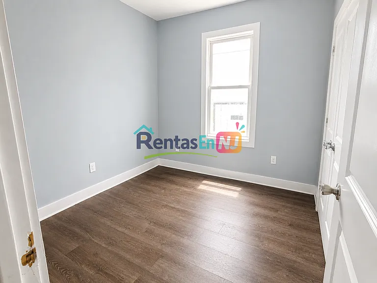 61 16th Ave #3-B — Photo 2
