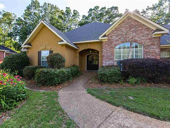 3rd image of 284 Woodland Brook Dr