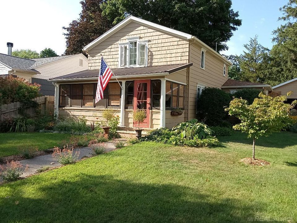 1st image of 112 W 1st St