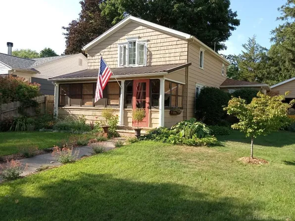 112 W 1st St, Fennville, MI 49408