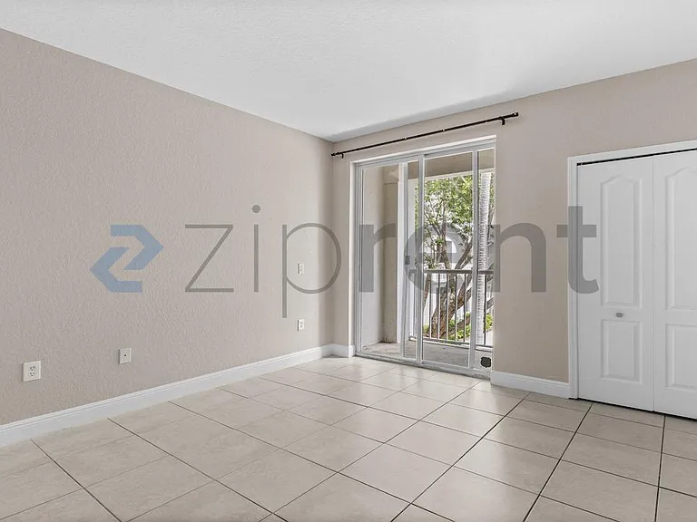 1015 Shoma Dr — Photo 15