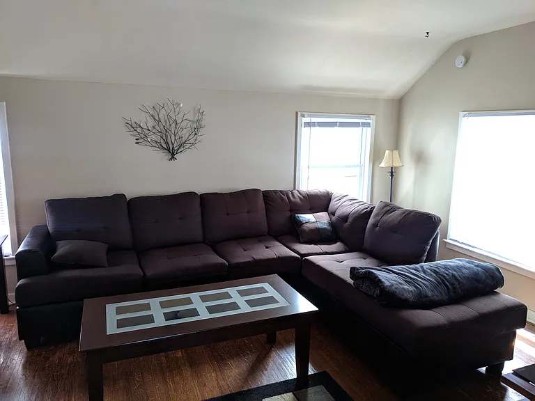 140 Rossiter Rd #UP — Photo 6