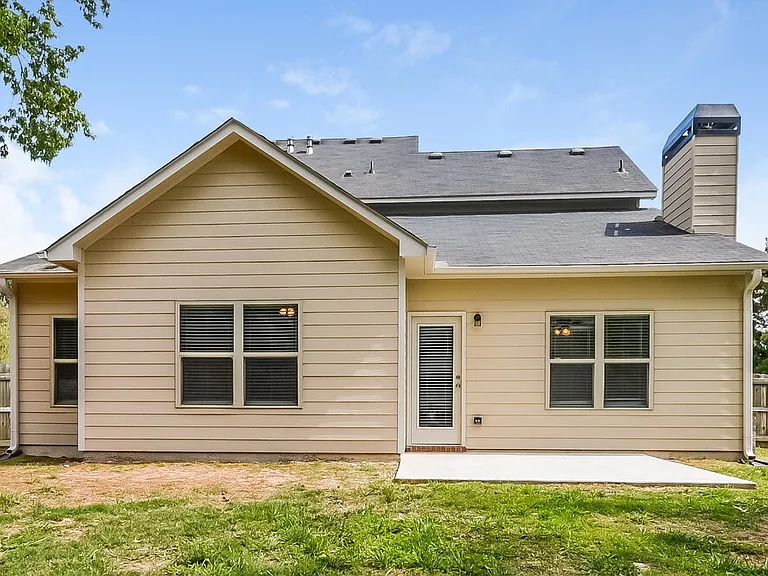 1000 Cureton Dr — Photo 17