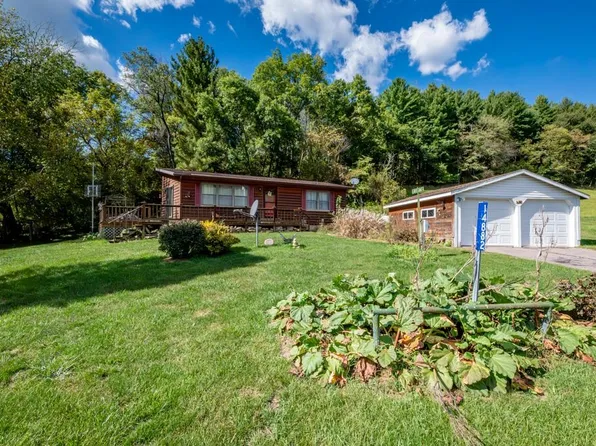 14882 Quarry Dr, Richland Center, WI 53581