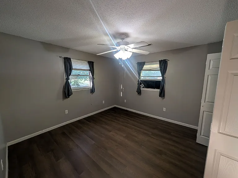 1252 Hastings Dr — Photo 16