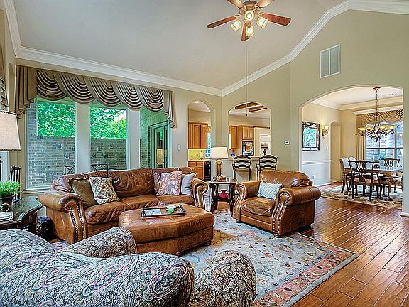 5th image of 39 Dresden Pl