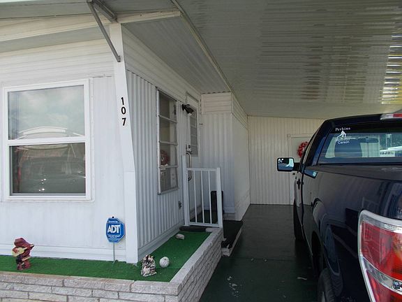 2nd image of 107 Boyd St