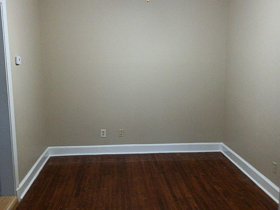 Small dining room off kitchen. Some tenants use as an office.