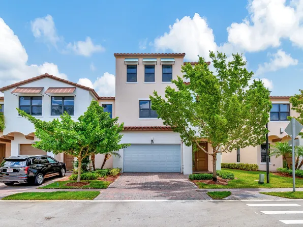 137 NW 209th Lane, Pembroke Pines, FL 33029