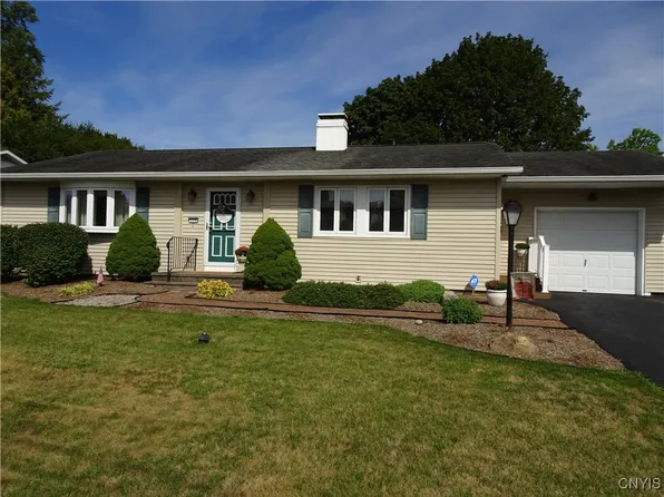 113 Spruce Tree Ln, Syracuse, NY 13219