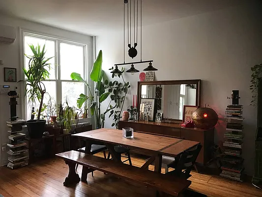 Rented by Sidewalk Realty LLC | media 25