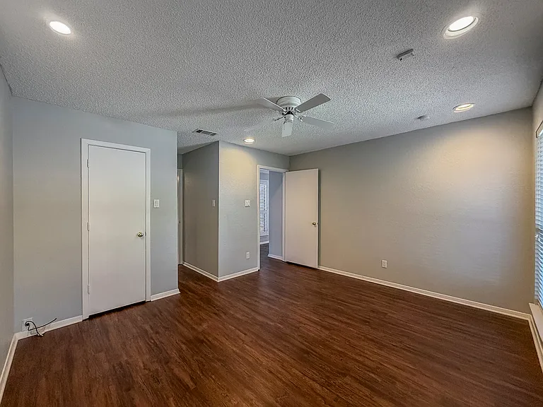 5128 Ledgestone Dr — Photo 12