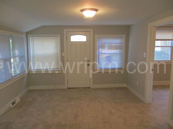 4th image of 371 Woodbine St