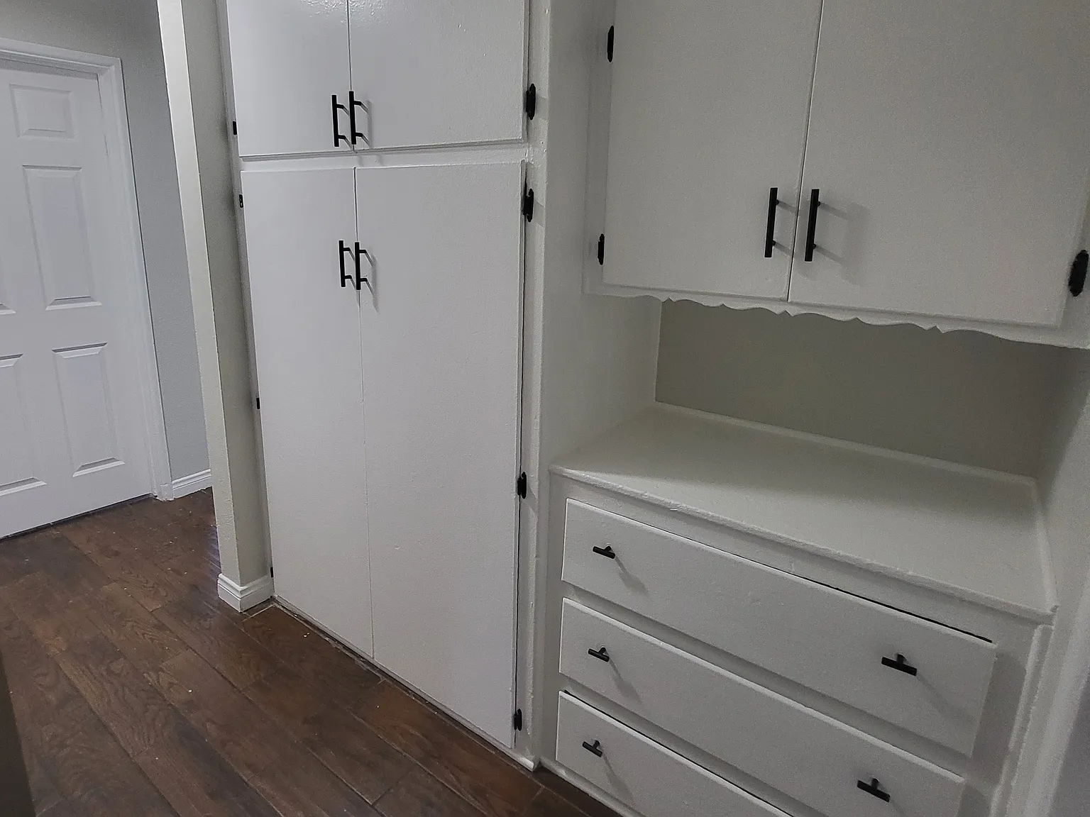 3 bed, 900 sqft, $3,000 — Photo 2