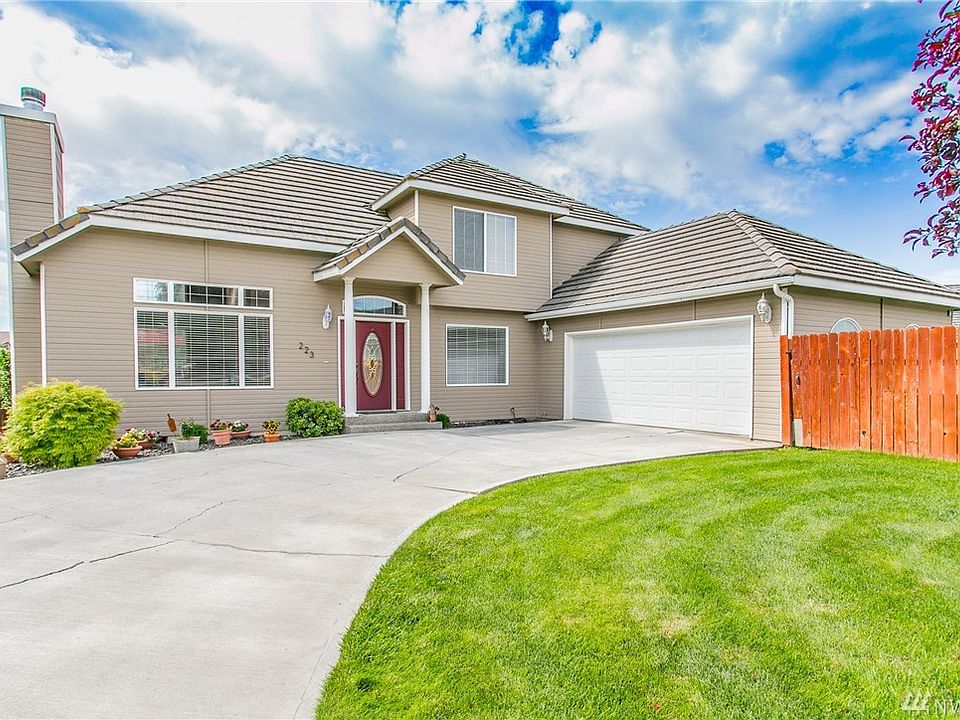 1st image of 223 E Pinyon Ct
