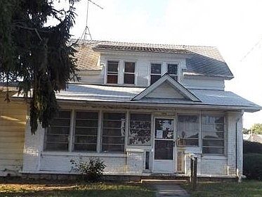 1st image of 104 W Madison St