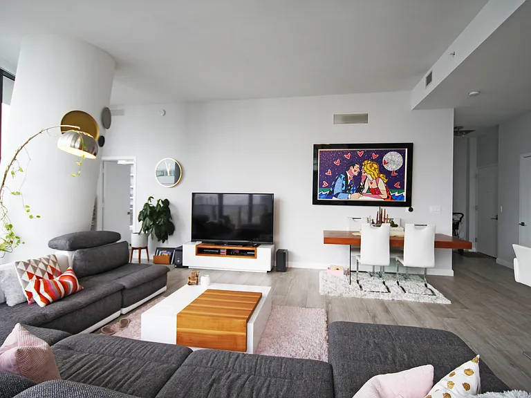 45 SW 9th St #4608 — Photo 15