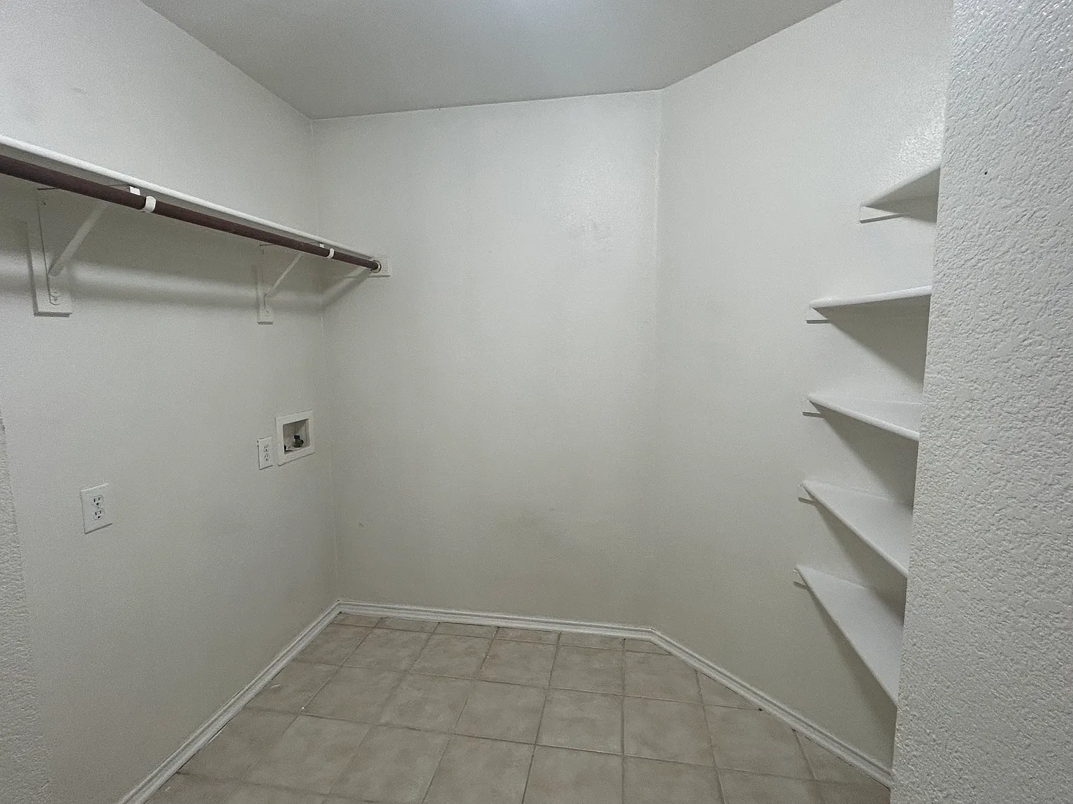 3 bed, 1408 sqft, $2,100 — Photo 4