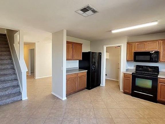 2nd image of 124 Holland St
