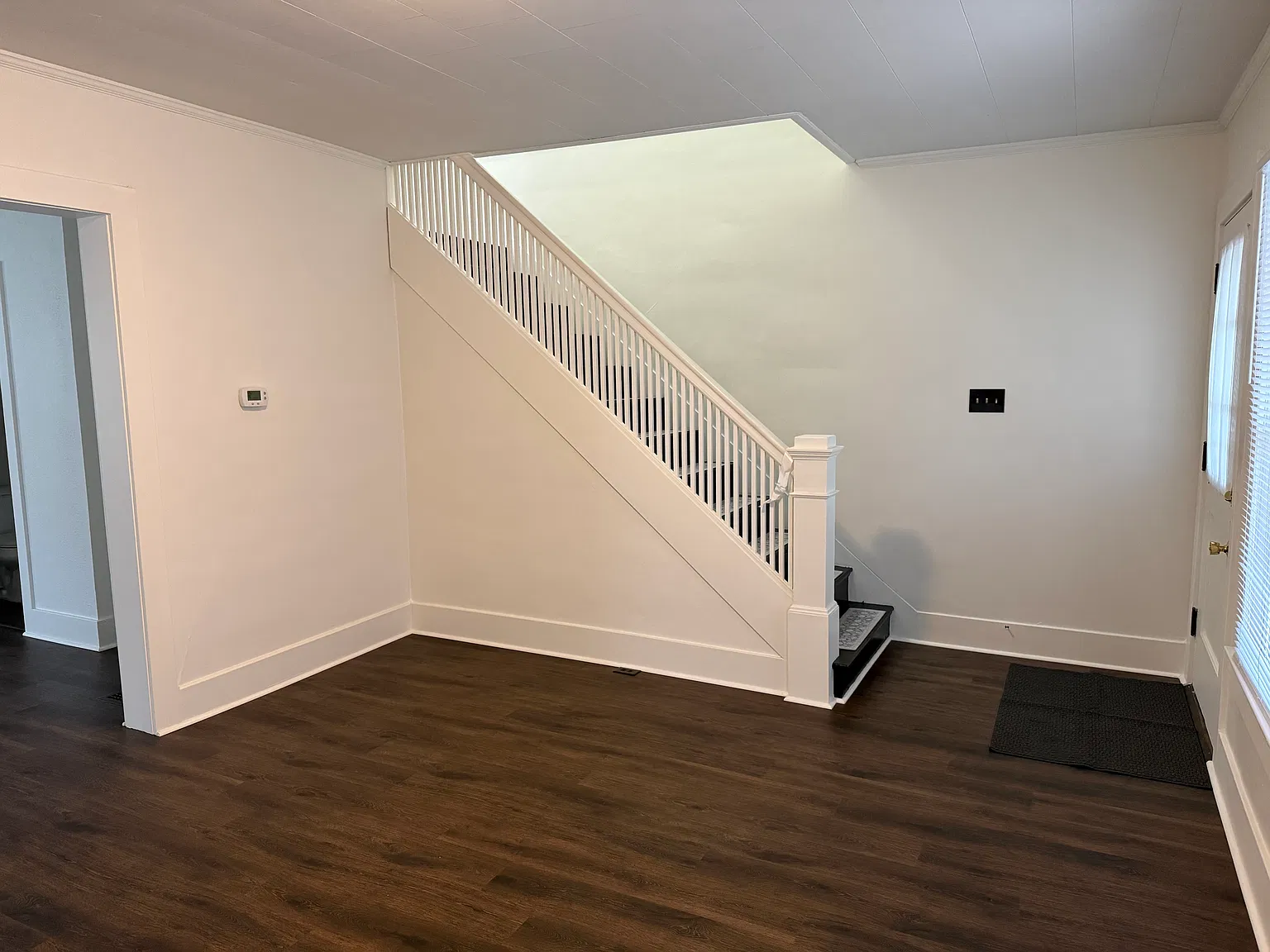 218 E South St — Photo 2