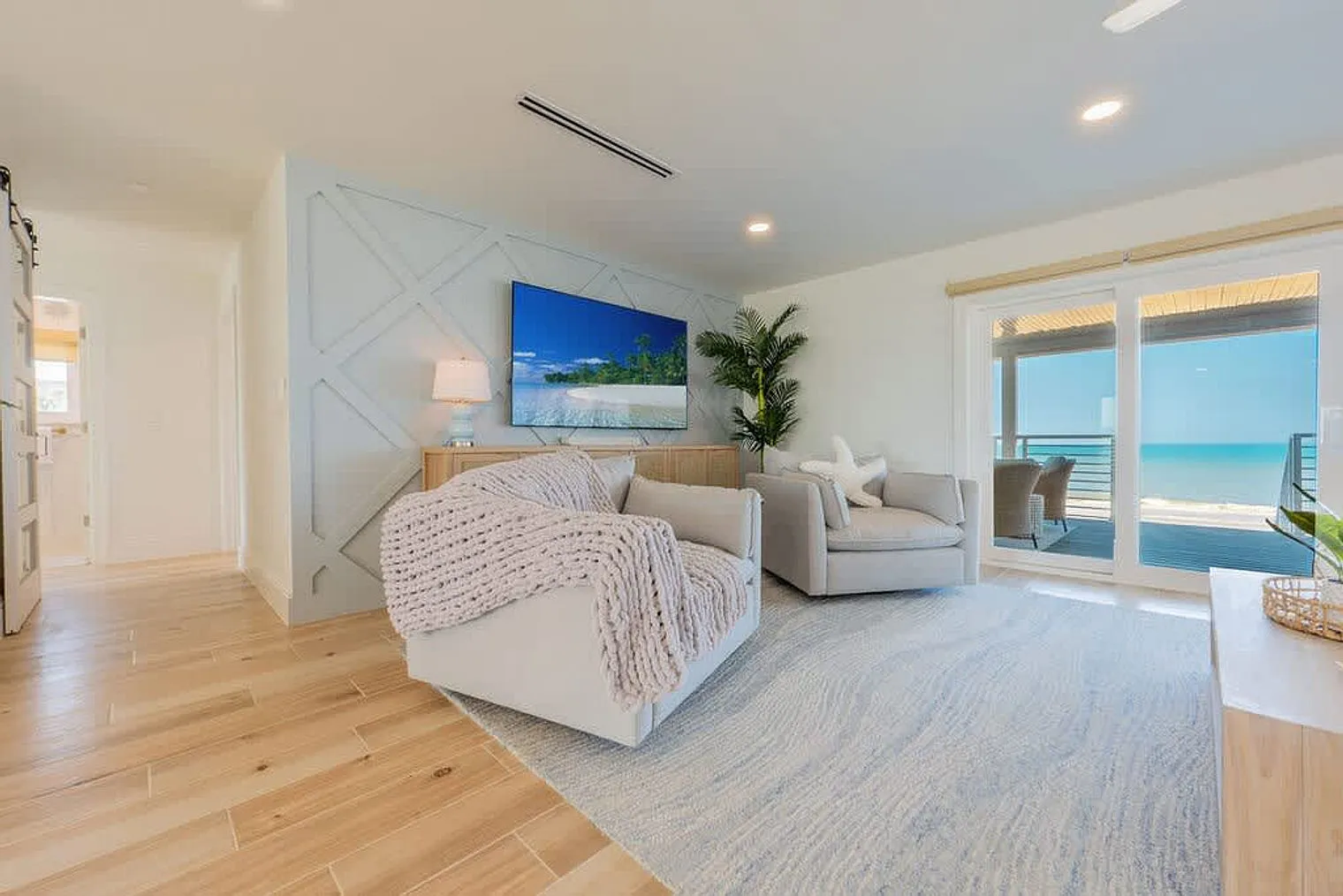 6 bed, 4.0 bath, 3605 sqft, $26,481 — Photo 4