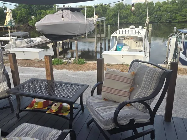 4923 Harbor Lights Dr, Saint Petersburg, FL 33708