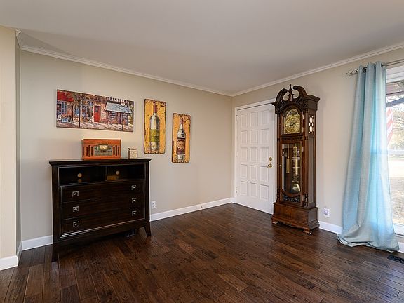3rd image of 517 Crafton Ave